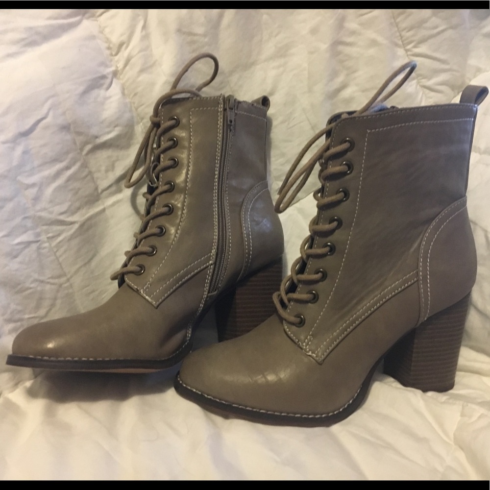 Shoes - Picture 2 of 4